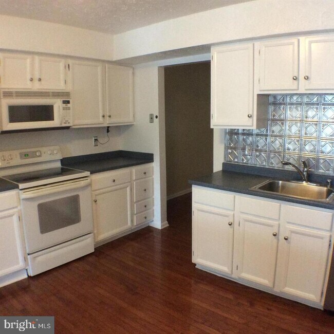 Building Photo - 4418 Roland Springs Dr