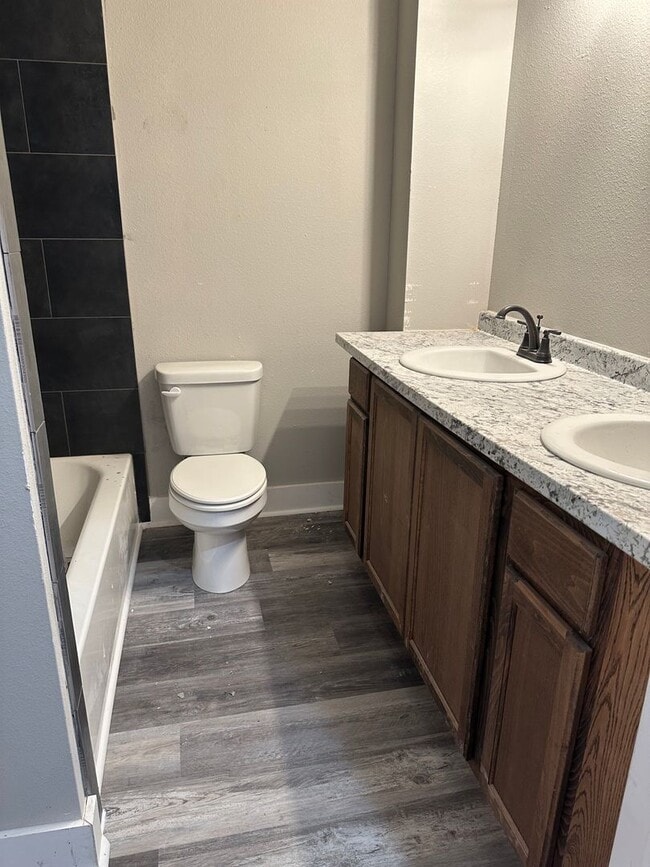 Building Photo - 4 Bedroom and 2 Full Bathroom House in the...