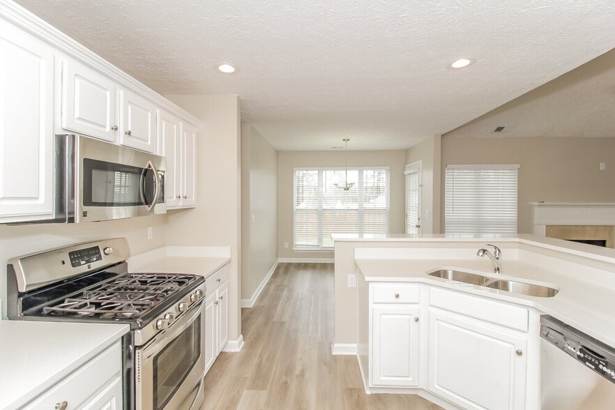 Building Photo - 20 Tavern Green