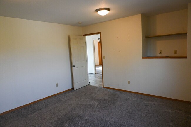 Building Photo - 916 Montana St