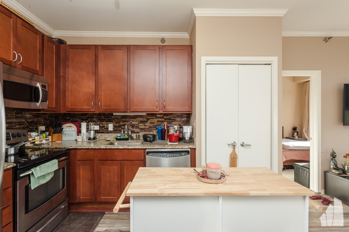 Building Photo - 1 E 8th St