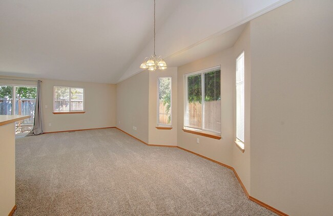 Building Photo - 3bd 2ba Ranch Style Home in North Salmon Creek - Avail Now!