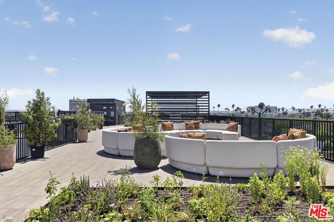 Building Photo - 1808 Lincoln Blvd