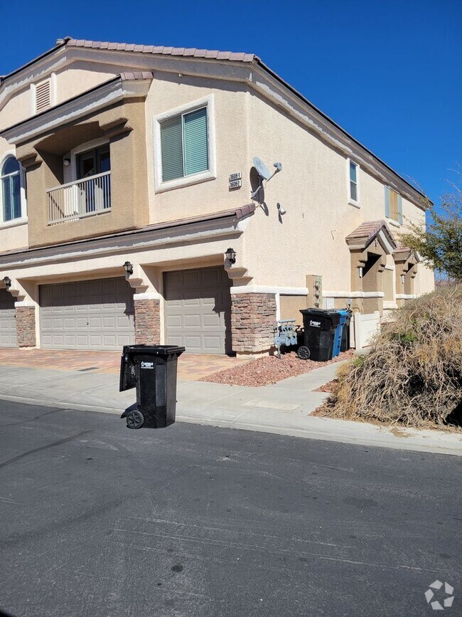 Building Photo - Awesome Townhome in North Las Vegas