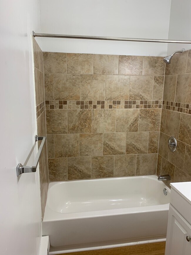 Building Photo - 3 Bedroom in Downtown York City, See Video...