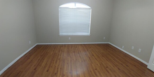 Building Photo - 14102 Lindencroft Ct