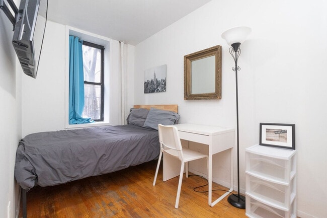 Building Photo - 316 E 96th St