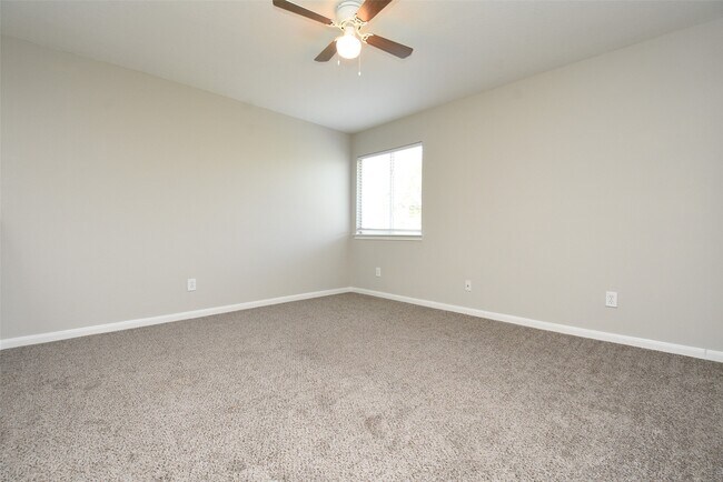 Building Photo - 21603 Falvel Lake Dr