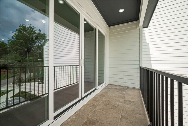 Building Photo - 6021 Maybell St