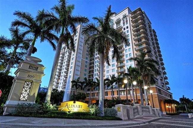 Building Photo - 800 N Tamiami Trl