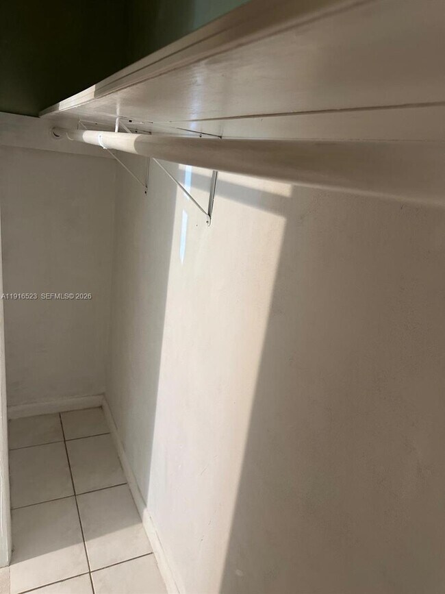 Building Photo - 11108 Peachtree Dr