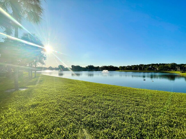 Building Photo - Beautiful Townhome in West Palm Beach!