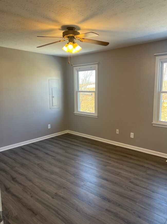 Building Photo - 1068 Edgewood Way