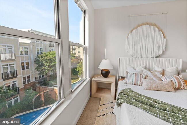 Building Photo - 1391 Pennsylvania Ave. SE