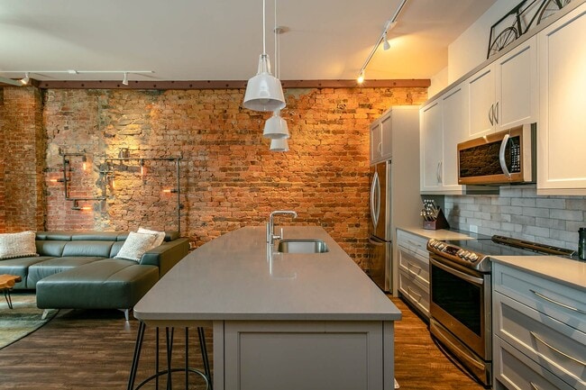 Building Photo - 27 Biltmore Ave