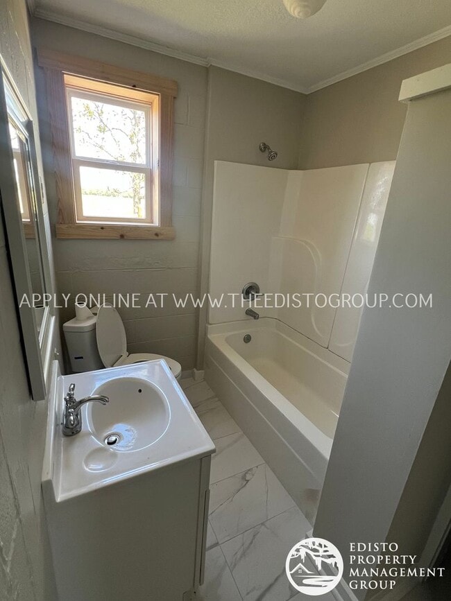 Building Photo - Charming Country Home in Bowman, SC