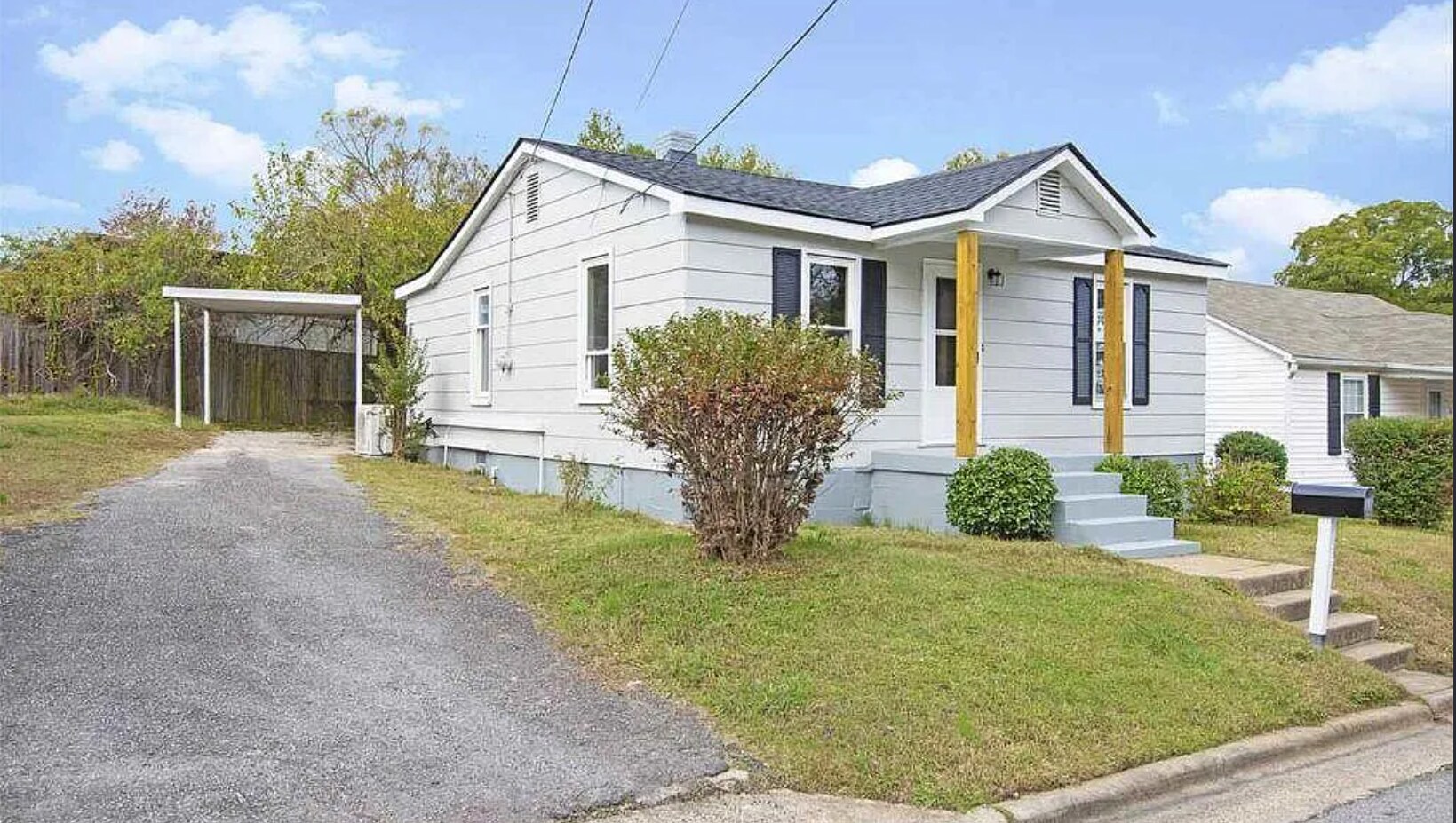 Side view of home with driveway access and easy off-street parking. - 520 Commonwealth St