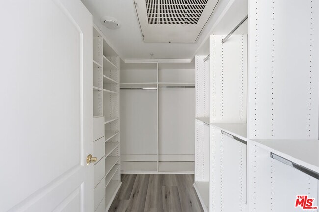 Building Photo - 2311 Schader Dr