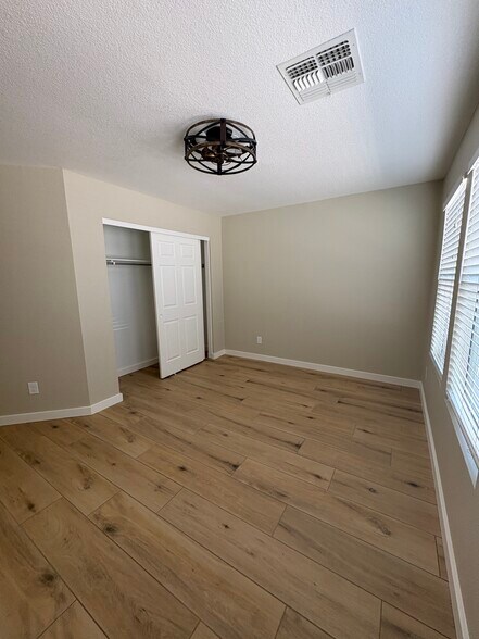 Building Photo - 10552 S Sunshower Way