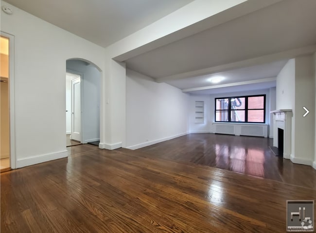 Building Photo - 20-25 5th Ave