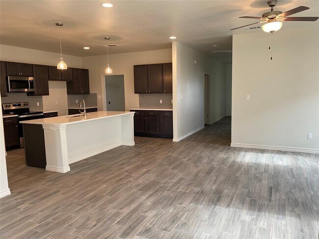 Building Photo - 525 CR 306