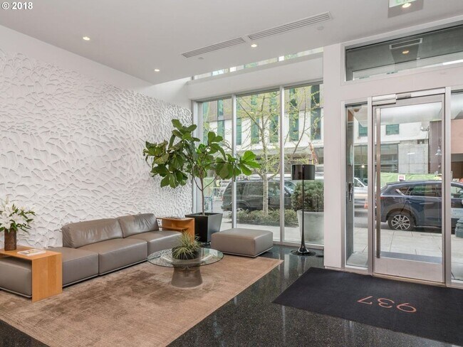 Building Photo - MOVE IN SPECIAL: $500 OFF! Stunning Condo ...