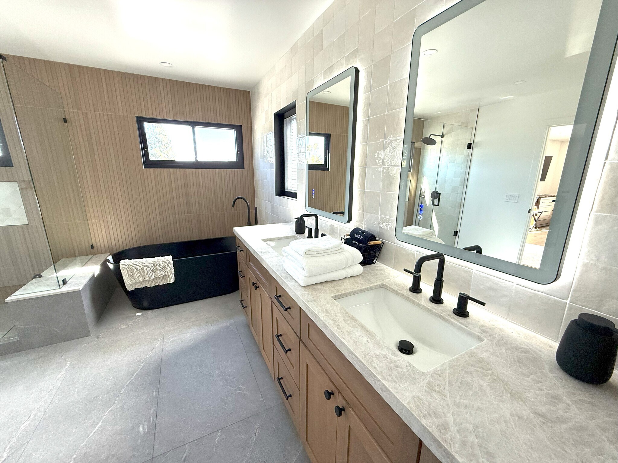 Primary bathroom - 3434 Talbot St