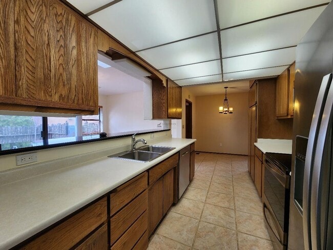 Building Photo - 246 Loma Entrada