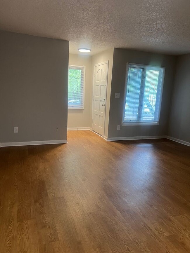 Building Photo - One Bedroom Unit First Close to South Park