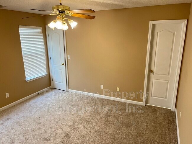 Building Photo - 9221 Lazzini Cove