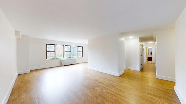 Building Photo - 220 E 63rd St