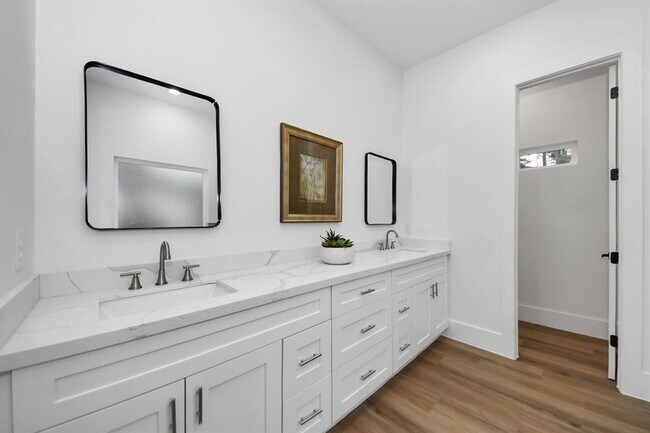 Building Photo - 23855 Creek Wood Dr