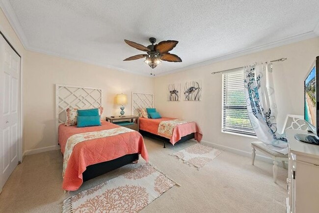 Building Photo - 16 Thurston Dr