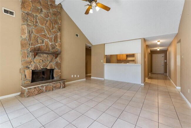 Building Photo - 19407 Navarro Mills Dr