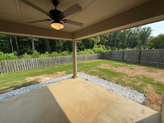Building Photo - ** 3 Bed 2 Bath located in StoneyBrooke Pl...