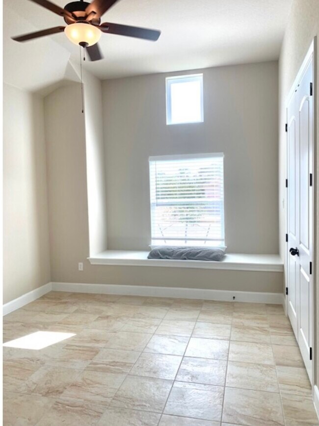 Building Photo - 120 Parlin Ln