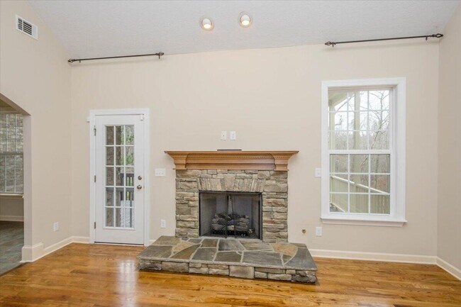 Building Photo - 1661 Jamestown Ave