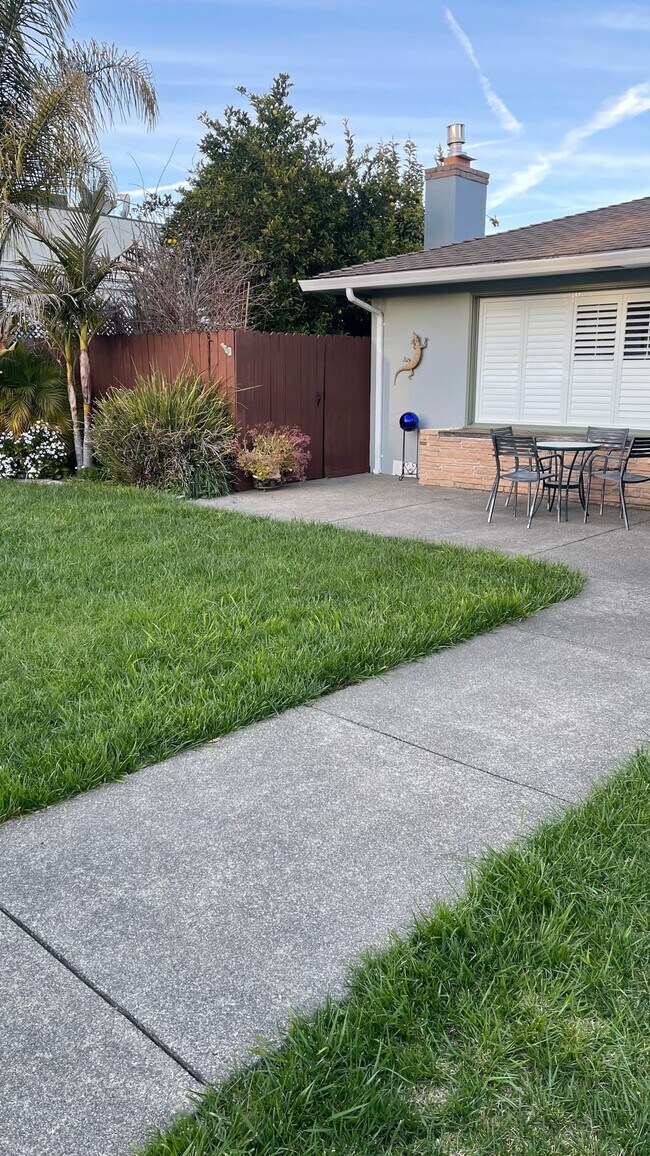 Building Photo - 158 S Hartson St