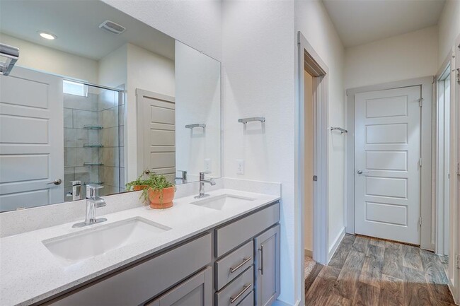 Building Photo - 4613 Tully Dr