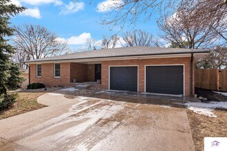 Building Photo - Available now! Spacious 3 Bed, 3 Bath Home with Modern Open Layout & Lawn Care Included