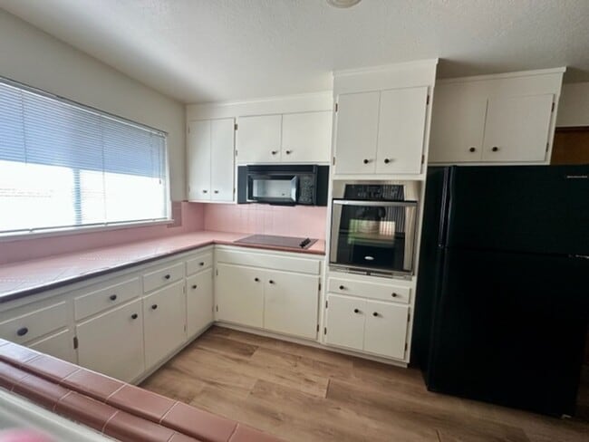 Building Photo - Immaculate shape 3 bedroom 2.5 bath home in San Leandro