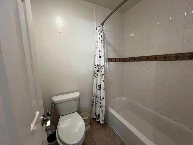 Building Photo - Two Bedroom One Bath Condo for Rent in Pla...