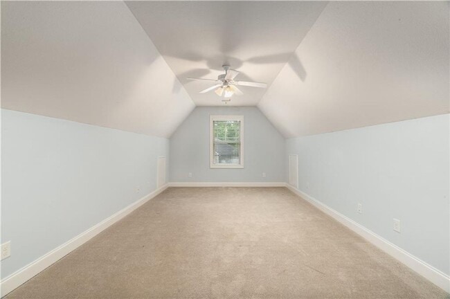 Building Photo - Spacious 5BR/4BA Home Near Downtown Auburn...
