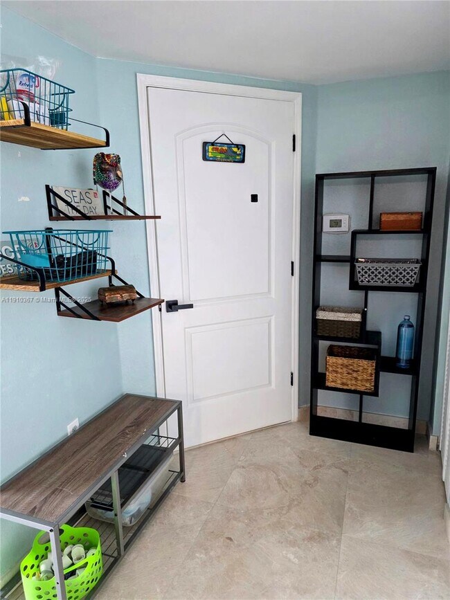 Building Photo - 1625 Kennedy Cswy