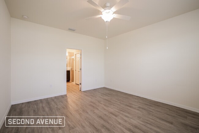 Building Photo - 2721 NW 18th Pl