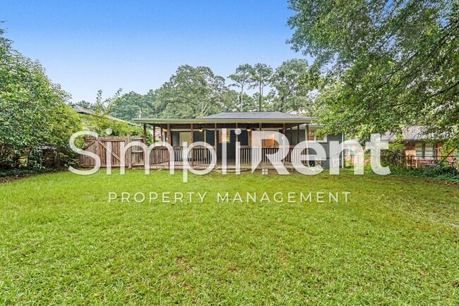 Building Photo - 1727 McKenzie Dr
