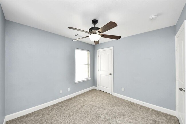 Building Photo - 333 Mammoth Springs Ln