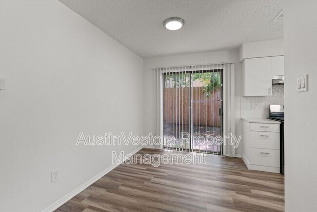 Building Photo - 11411 Walnut Ridge Dr