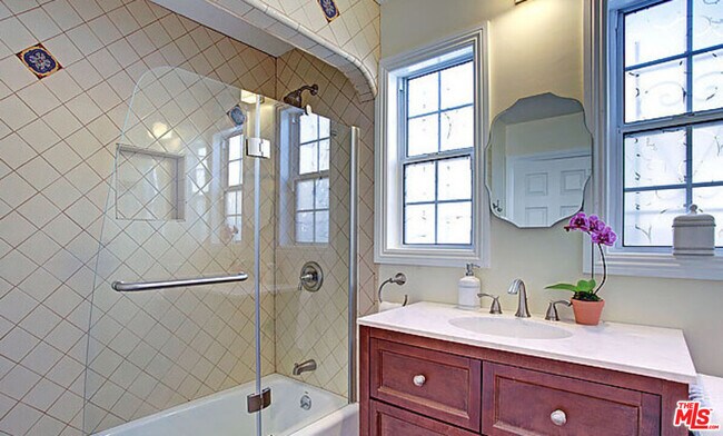 Building Photo - 2315 Cochran Ave