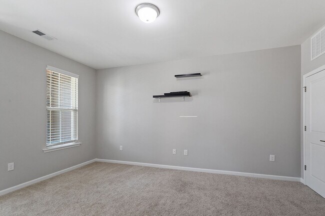 Building Photo - Spacious 4 Bedroom Townhome in Wake Forest!